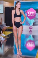 Модель в купальнике на показе CPM 2018
