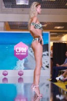 Девушка в купальнике на выставке CPM 2018
