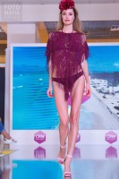 Девушка в бикини на показе CPM 2018