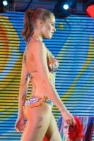Модель бикини на выставке Lingerie Fashion Weekend