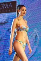 Девушка в бикини на Lingerie Fashion Weekend 2016