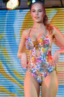 Девушка в бикини на Lingerie Fashion Weekend 2016