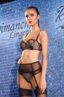 Девушка в нижнем белье Lingerie Fashion Weekend 2016