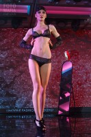 Модель на показе нижнего белья Lingerie Fashion Weekend 2016