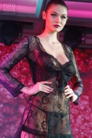 Модель на показе Lingerie Fashion Weekend 2016