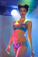 Модель нижнего белья на показе Lingerie Fashion Weekend