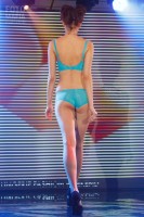 Девушка в нижнем белье Lingerie Fashion Weekend 2016
