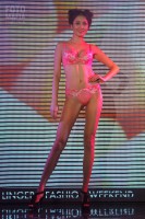Модель нижнего белья на выставке Lingerie Fashion Weekend