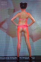 Девушка в белье на показе Lingerie Fashion Weekend