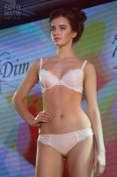 Девушка на показе Lingerie Fashion Weekend