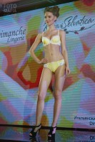 Девушка на показе Lingerie Fashion Weekend