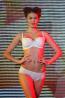 Девушка на показе Lingerie Fashion Weekend 2016