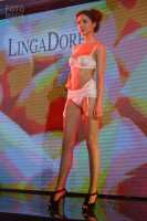 Модель на показе Lingerie Fashion Weekend