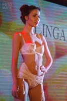 Модель на показе Lingerie Fashion Weekend