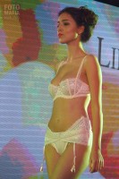 Модель на показе Lingerie Fashion Weekend