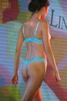 Модель на показе нижнего белья Lingerie Fashion Weekend