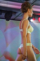 Модель на показе нижнего белья Lingerie Fashion Weekend