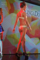 Девушка в нижнем белье Lingerie Fashion Weekend