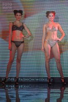 Девушка на показе Lingerie Fashion Weekend