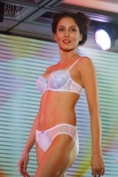 Модель нижнего белья на показе Lingerie Fashion Weekend 2016