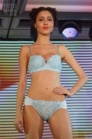 Модель нижнего белья на показе Lingerie Fashion Weekend 2016