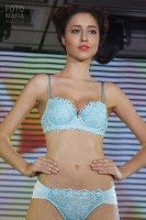 Модель нижнего белья на показе Lingerie Fashion Weekend 2016