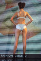 Модель нижнего белья на показе Lingerie Fashion Weekend 2016