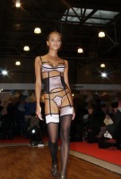 девушка в нижнем белье на выставке Lingerie-Expo