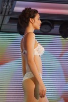 Девушка в нижнем белье на показе Lingerie Fashion Weekend 2016