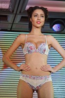 Девушка на выставке Lingerie Fashion Weekend