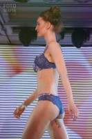 Девушка на показе Lingerie Fashion Weekend 2016