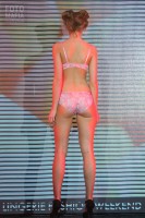 Модель в нижнем белье на показе Lingerie Fashion Weekend