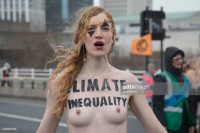 Голый протест активисток Femen