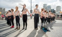 Голый протест активисток Femen