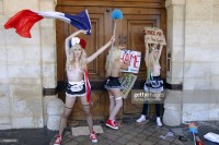 Активистки Femen во Франции