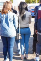 Фотоохота на попу в обтягивающих джинсах