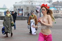 Голая активистка Фемен