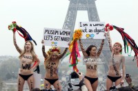 Активистки Femen голые