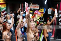 Активистки Femen голые