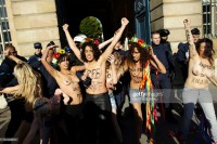 Голый протест Femen