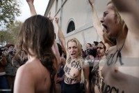 Голый протест Femen