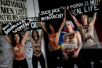 Голый протест Femen