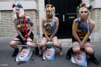 Активистки Femen голые