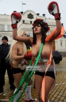 Активистки Femen голые