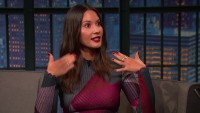 Засвет сосков Olivia Munn