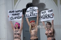 Голый протест активисток Femen