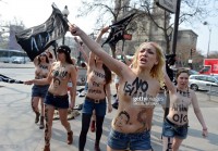Голые активистки на протесте