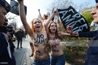 Голые активистки на протесте