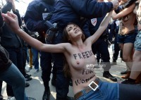 Голые активистки на протесте