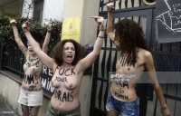 Голый протест активисток Femen